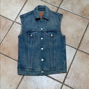 Levi Trucker Vest